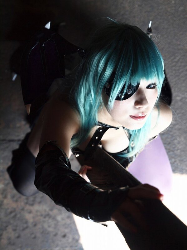 cosplayer with teal hair and goggles