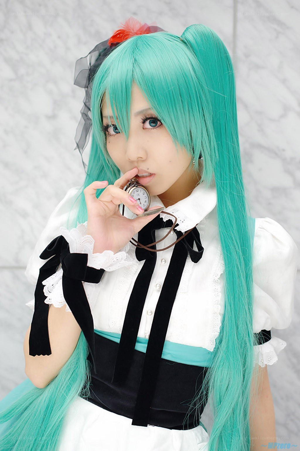 cosplayer with turquoise hair