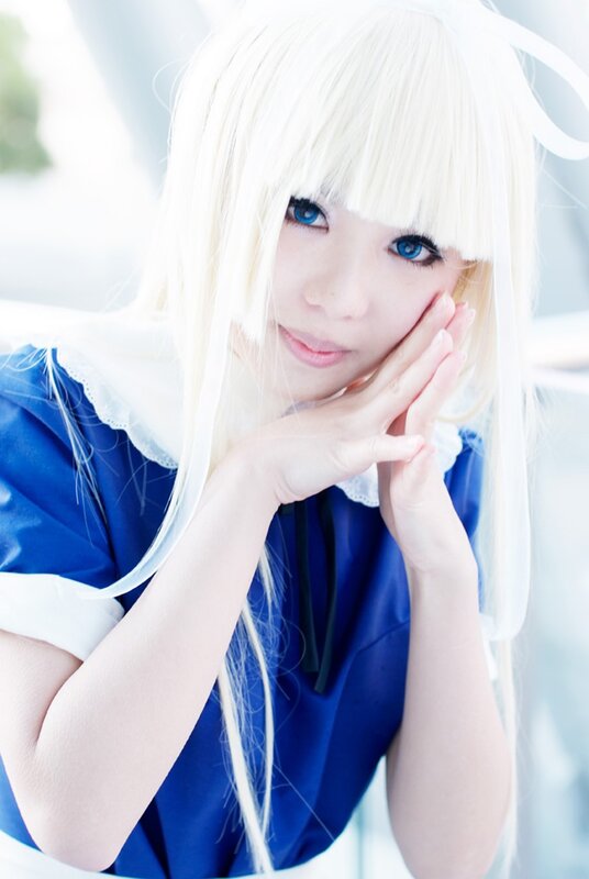 cosplayer with white hair and blue eyes
