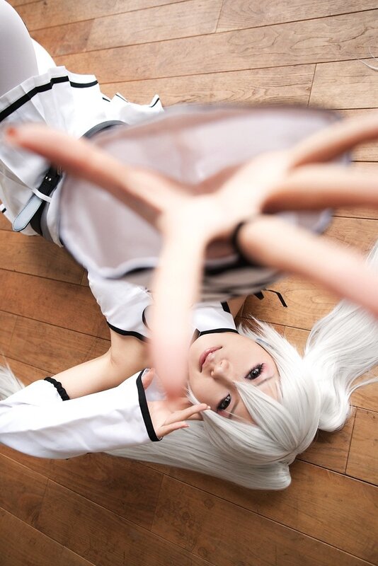 cosplayer with white hair on floor