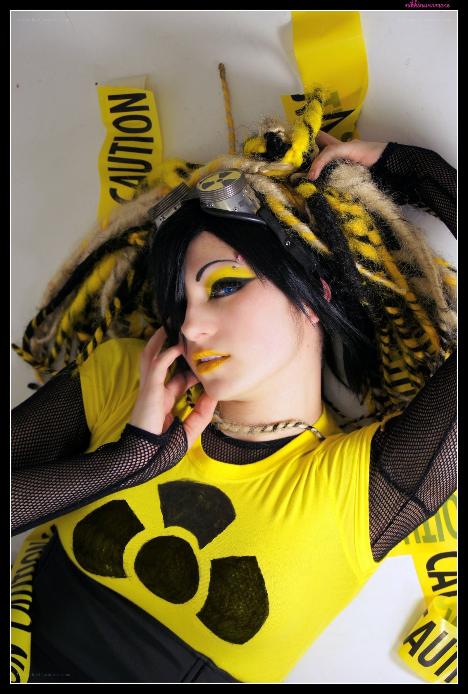 cosplayer with yellow dreadlocks