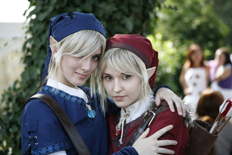 cosplayers in elf costumes