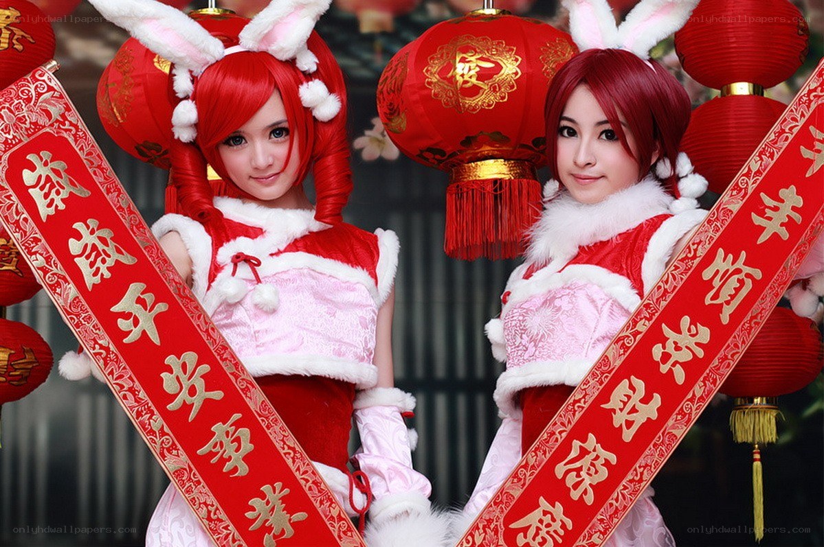 cosplayers with red lanterns