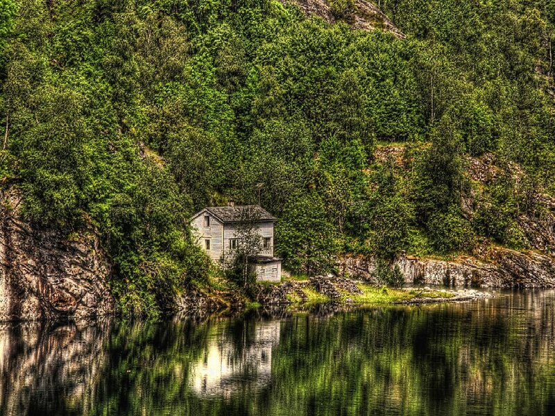 Cottage by the fjord
