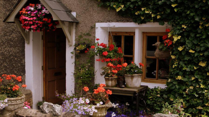 Cottage Entrance with Flowers — Green