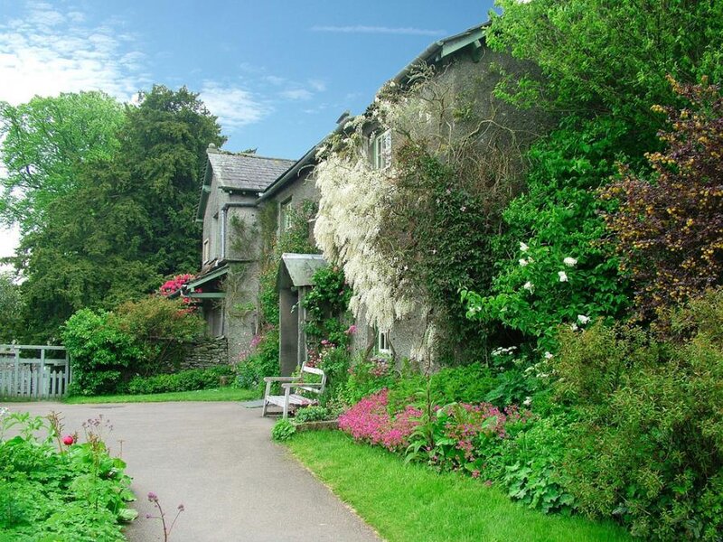 Cottage with Garden — Green