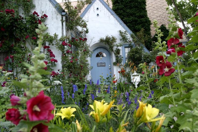 Cottage with Garden — White