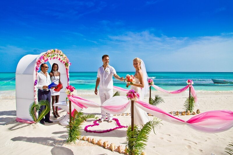 Couple at Beach Wedding — Blue