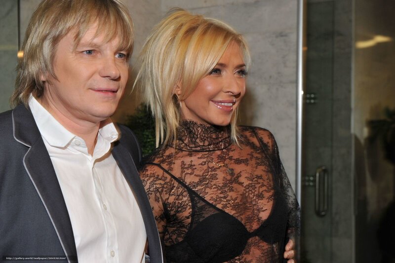 couple at event