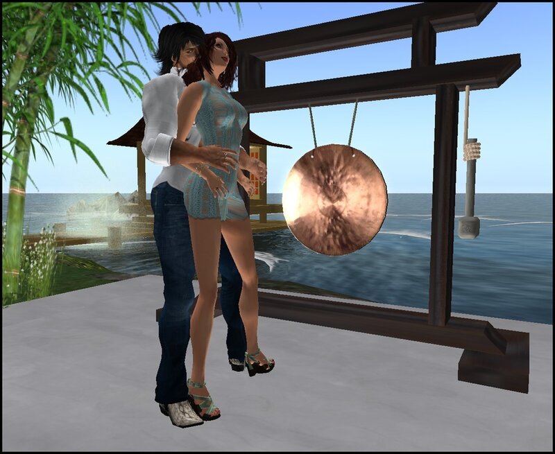 Couple at Gong