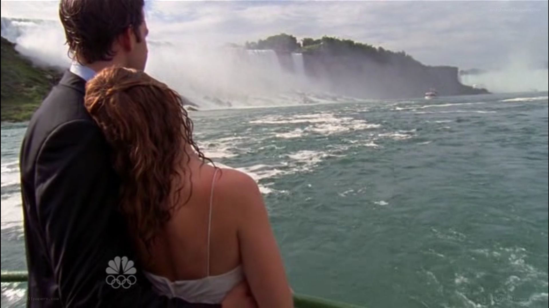 Couple at Niagara Falls