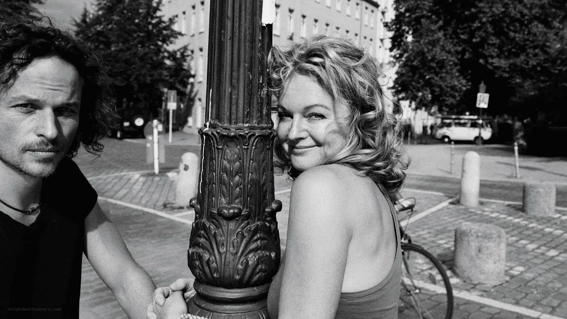 Couple by a lamppost