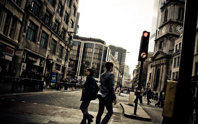 Couple crossing street in London