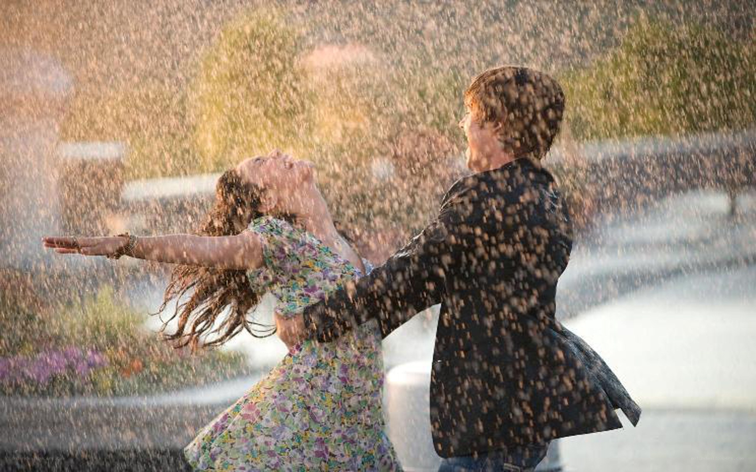 couple dancing in fountain