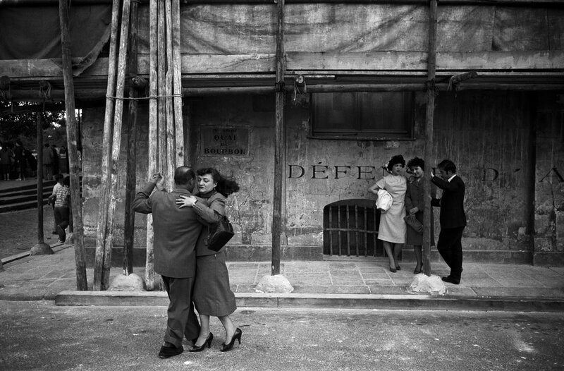 Couple Dancing on Street — Black