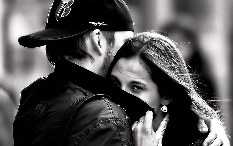 couple embracing in black and white