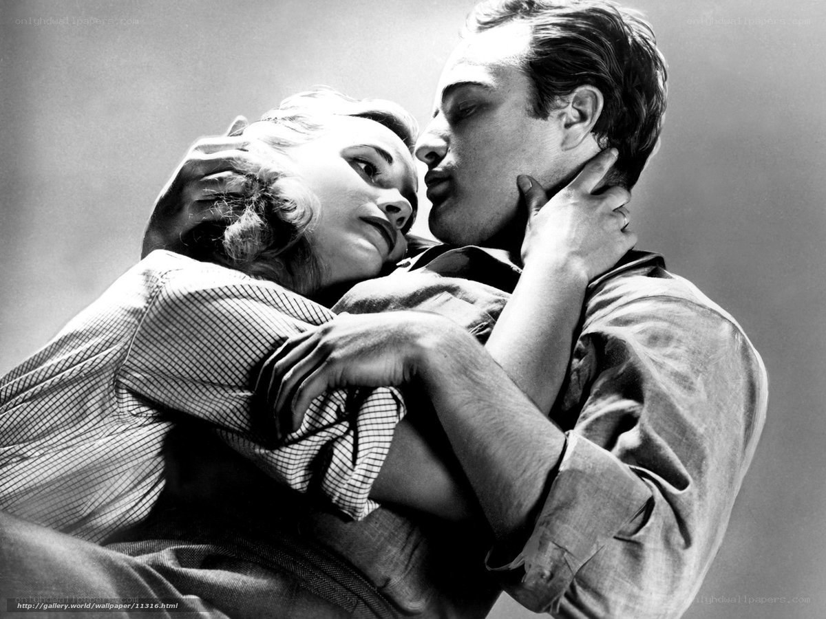 couple embracing in black and white