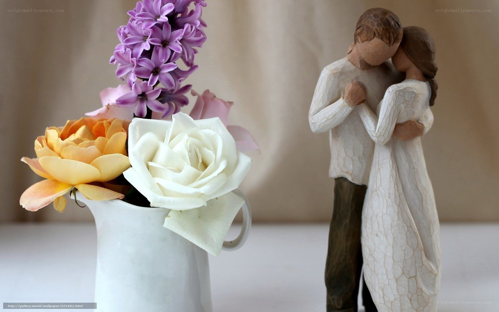 Couple figurine with flowers