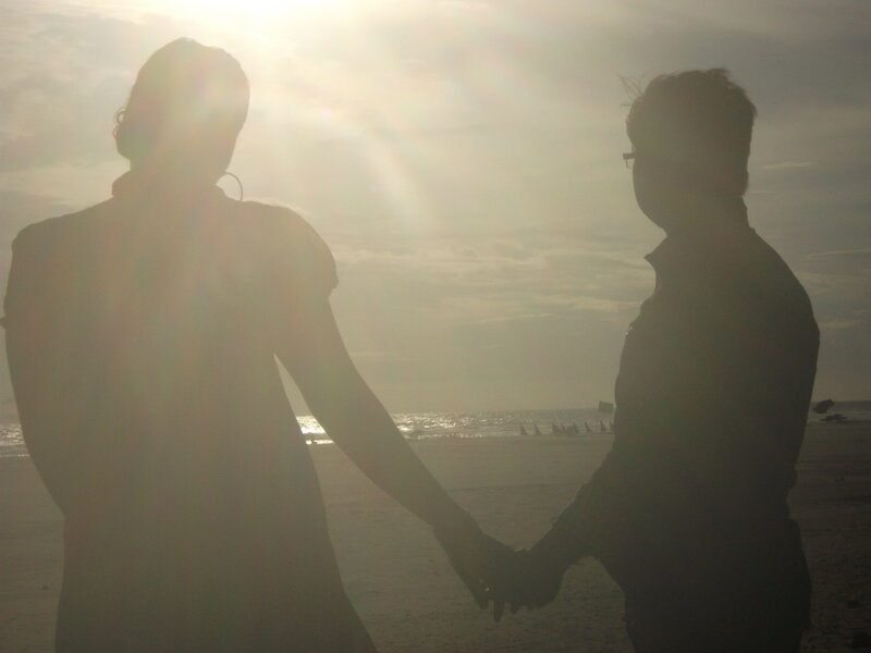 Couple Holding Hands — Gray