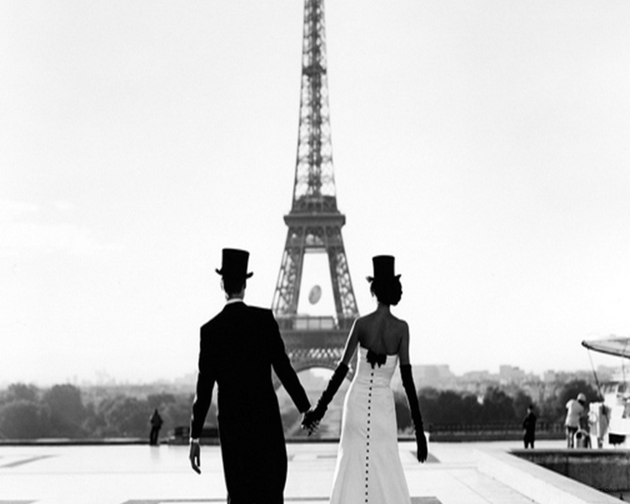 Couple holding hands in Paris