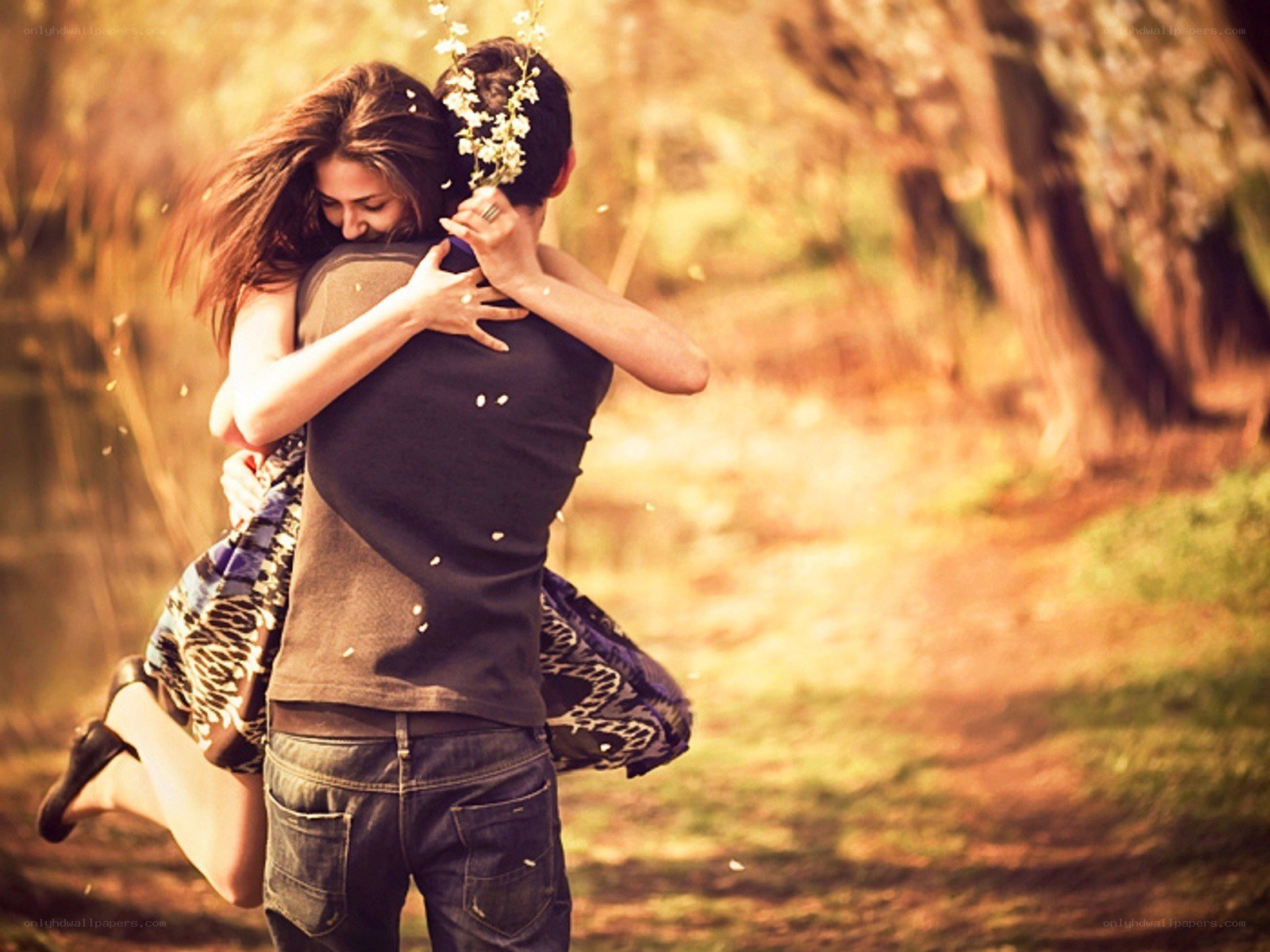 Couple hugging in a park