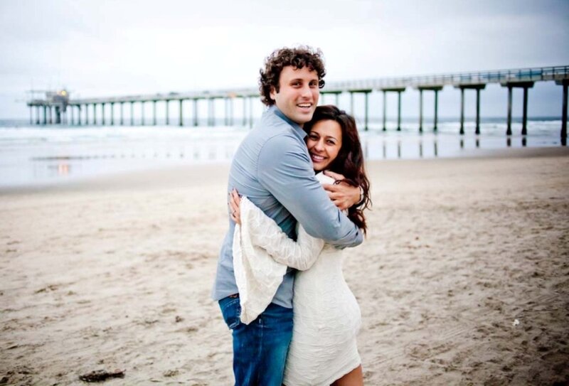 Couple Hugging on Beach — Sand