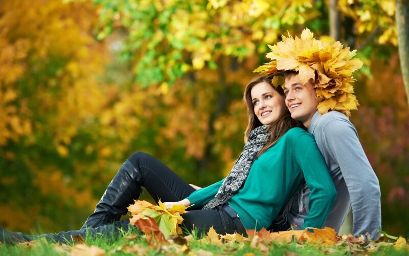 Couple in Autumn Park — Yellow, Peaceful