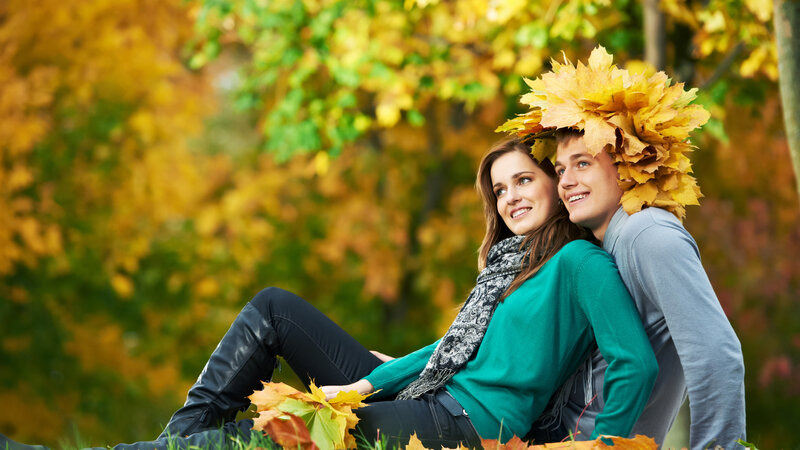 Couple in Autumn Park — Yellow
