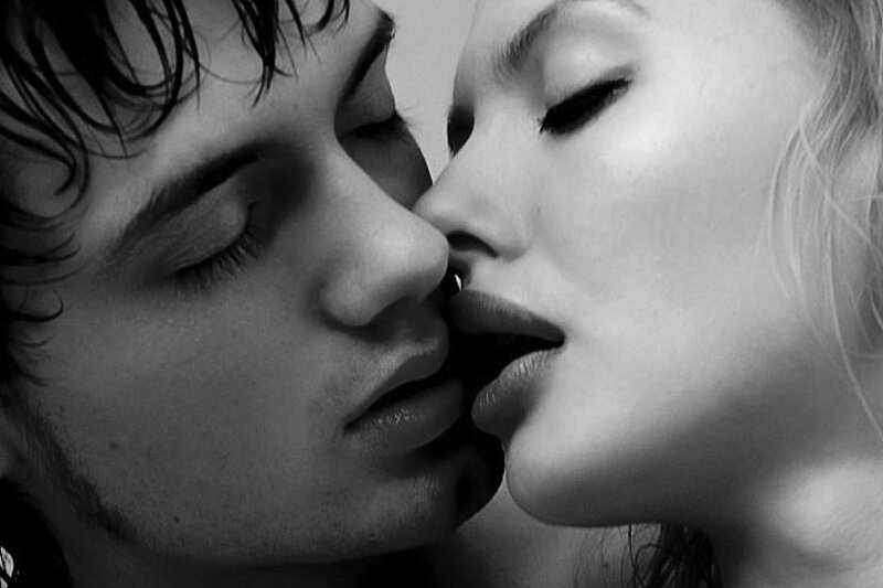Couple in Close Embrace — Black