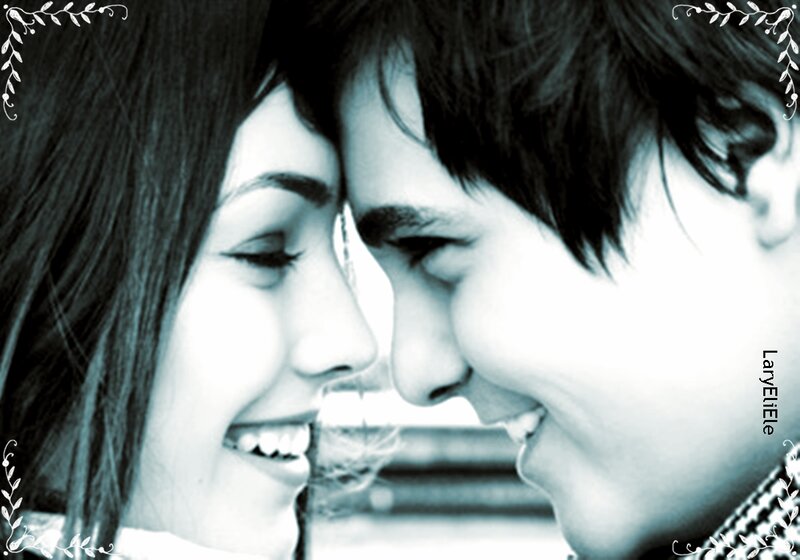 Couple in Close-up — Black