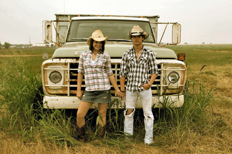 Couple in Cowboy Hats — Green