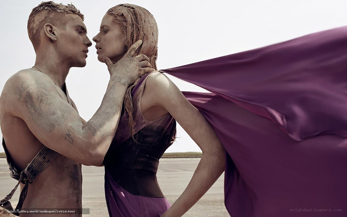 couple in desert embrace
