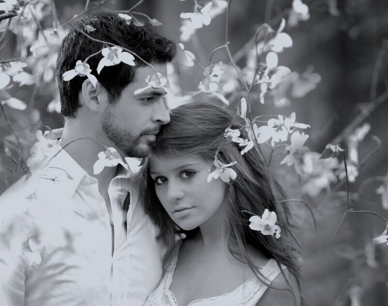 Couple in Flowers — Black