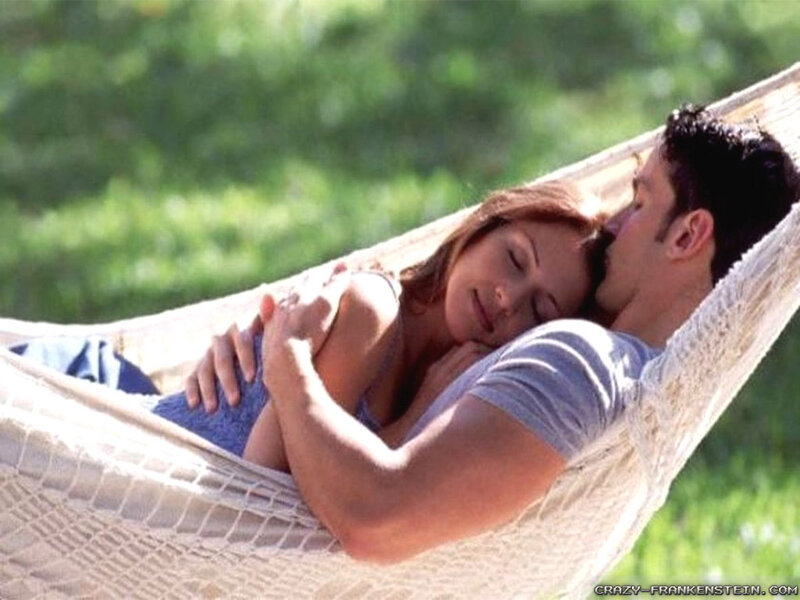 Couple in Hammock — Green, Peaceful