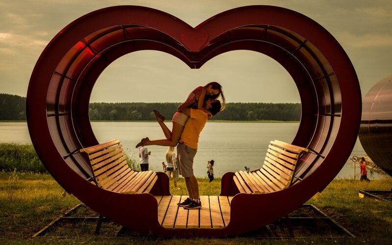 Couple in Heart Sculpture