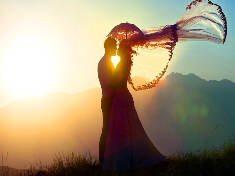 Couple in Silhouette — Gold