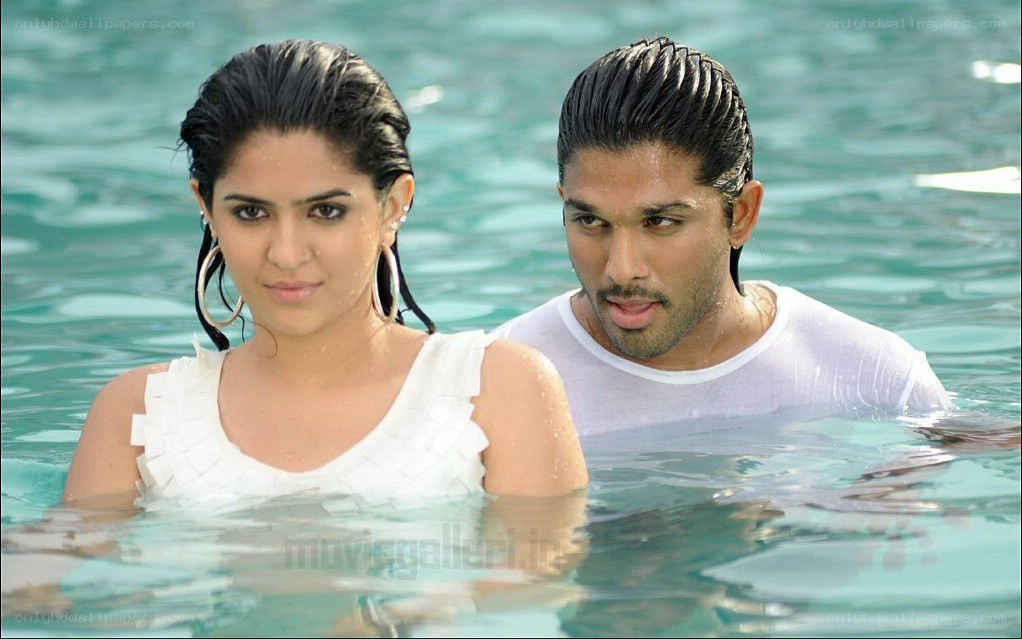 couple in swimming pool