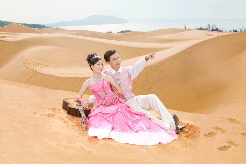 Couple in Wedding Attire — Pink