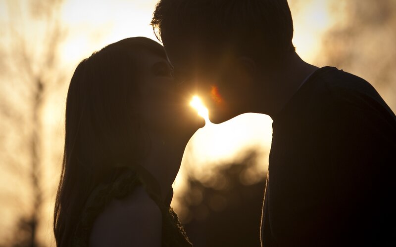 Couple Kissing at Sunset — Gold, Romantic