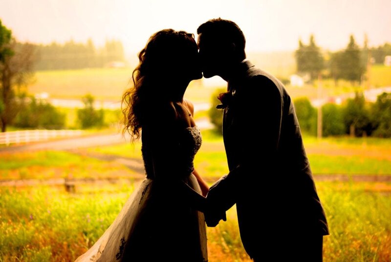 Couple Kissing at Sunset — Green