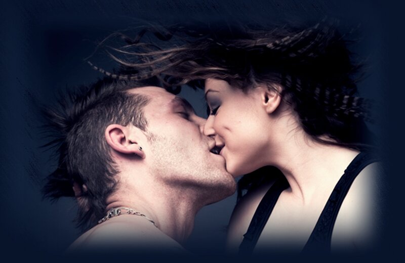 Couple Kissing — Blue, Dramatic