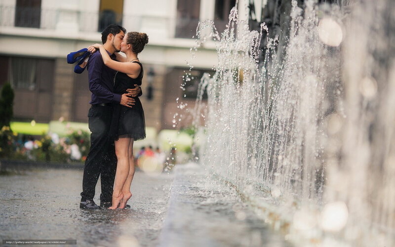 Couple kissing by fountain
