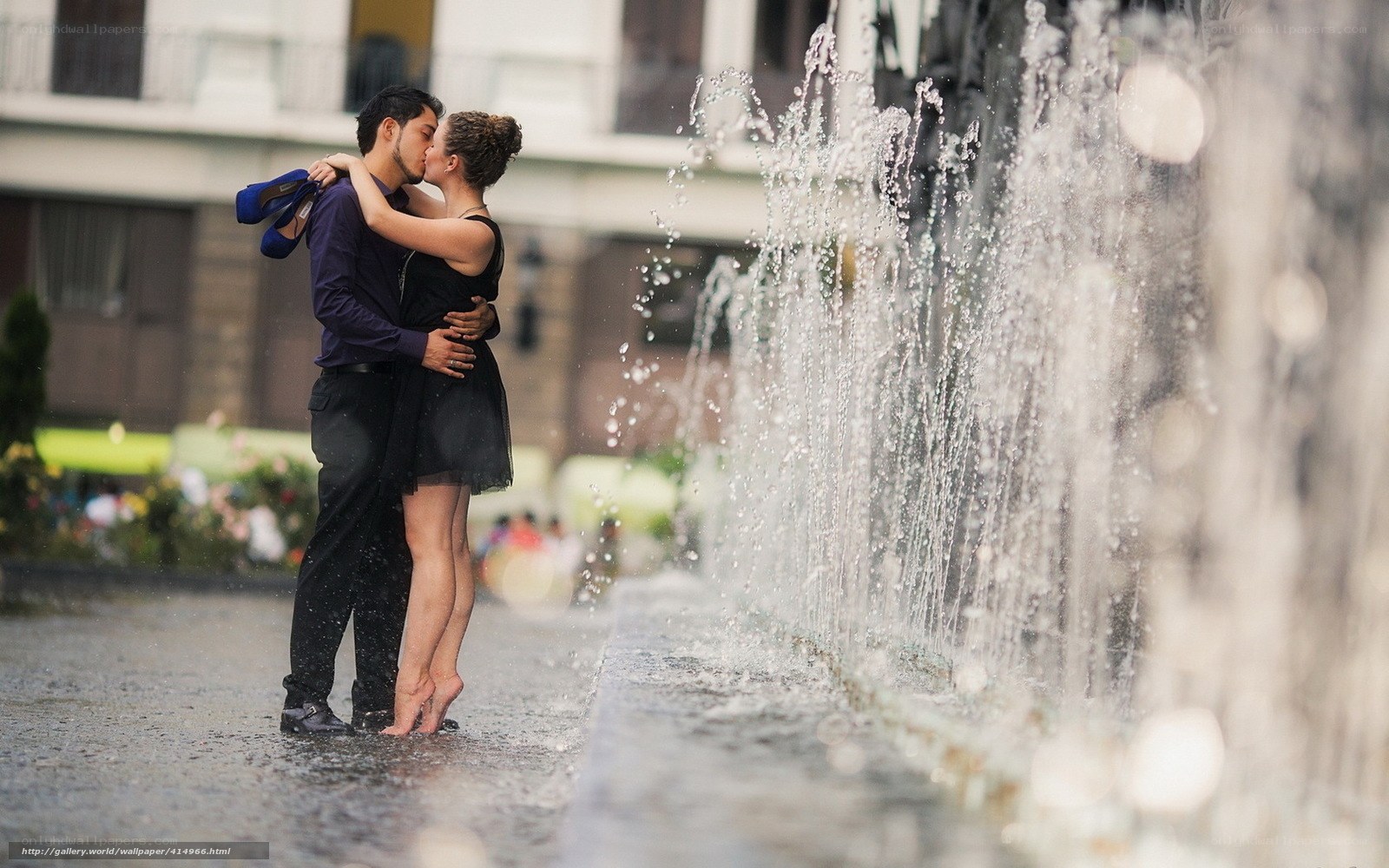 Couple kissing by fountain