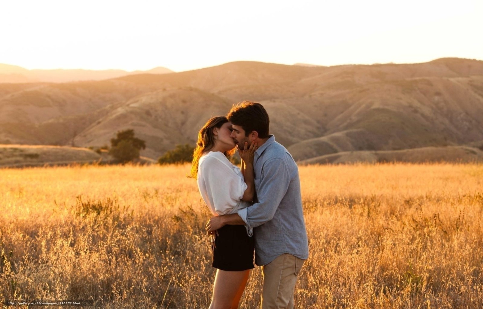Couple kissing in a field