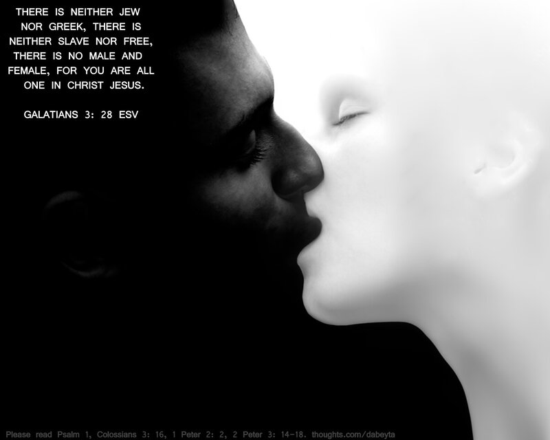 couple kissing in black and white