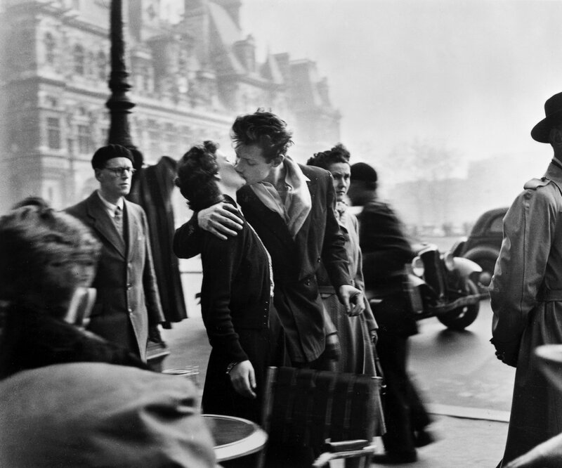 Couple kissing in Paris street