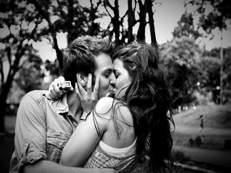 Couple Kissing in Park — Black