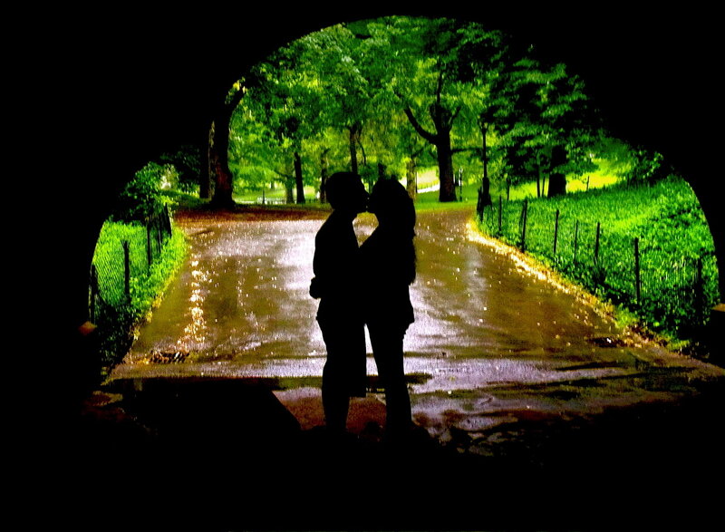 Couple Kissing in Park — Green