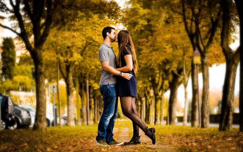 Couple Kissing in Park — Yellow, Romantic