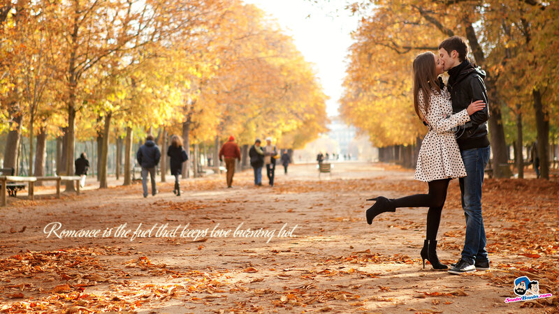 Couple Kissing in Park — Yellow